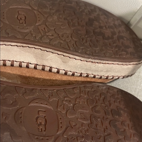 UGG Tan Sheepskin Women's Slippers - Picture 3 of 3